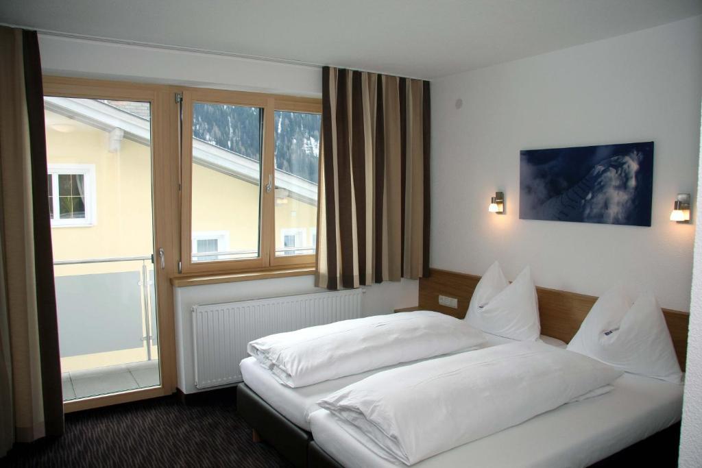 Hotel Arlenweg St. Anton am Arlberg Zimmer foto